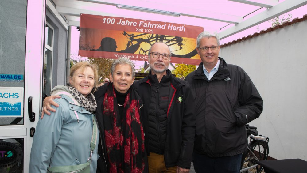 IMG_1109_100-Jahre_Fahrrad_Herth-Martina_Bosenius-Ruesselsheim-OB_Burghard